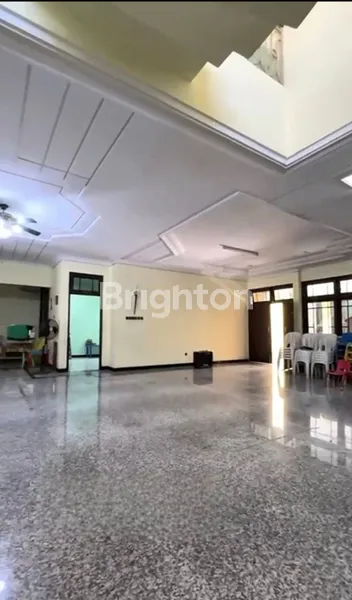 image RUMAH 2 LANTAI EX SEKOLAH DI PANJANG JIWO PERMAI JALAN UTAMA ROW 4 MOBIL - COCOK UNTUK KANTOR, HOME INDUSTRI, KOS-KOSAN (3)