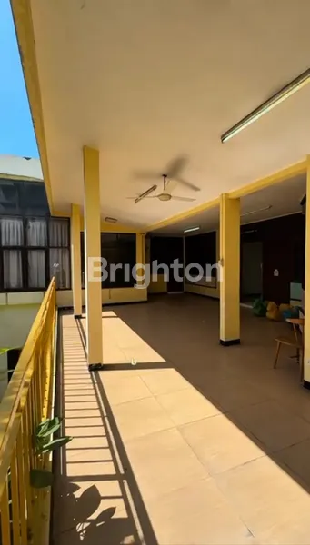 image RUMAH 2 LANTAI EX SEKOLAH DI PANJANG JIWO PERMAI JALAN UTAMA ROW 4 MOBIL - COCOK UNTUK KANTOR, HOME INDUSTRI, KOS-KOSAN (7)