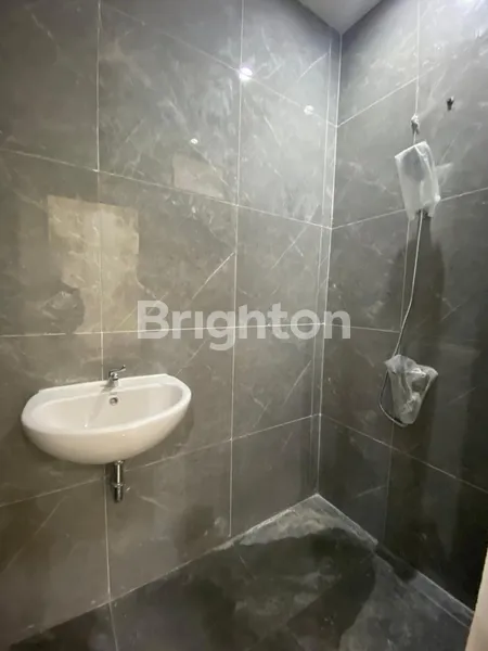 image RUMAH BARU MODERN MINIMALIS BAGUS 3 KAMAR DI RUNGKUT - LAYOUT LEGA (7)