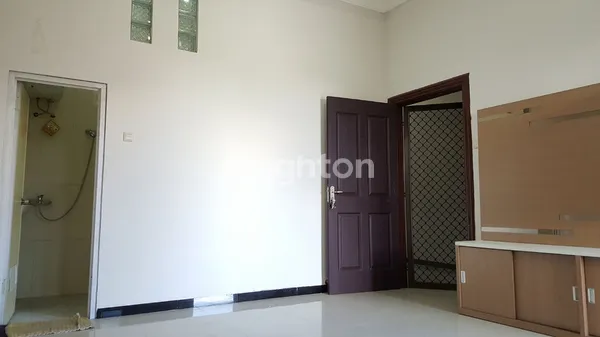 image RUMAH 2 LANTAI MODEL MINIMALIS (KONDISI 75%) DEKAT RAYA MULYOSARI SUTOREJO WISMA PERMAI PAKUWON CITY DHARMAHUSADA GALAXY MALL MERR (3)