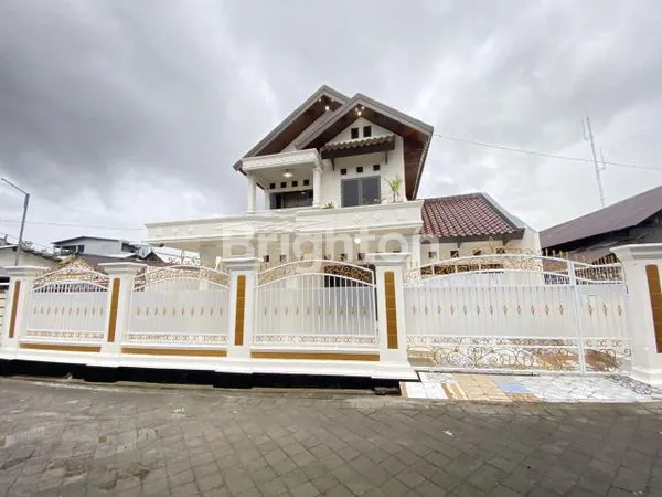 DIJUAL RUMAH MEWAH LOKASI STRATEGIS DI JALAN RAYA DAYA