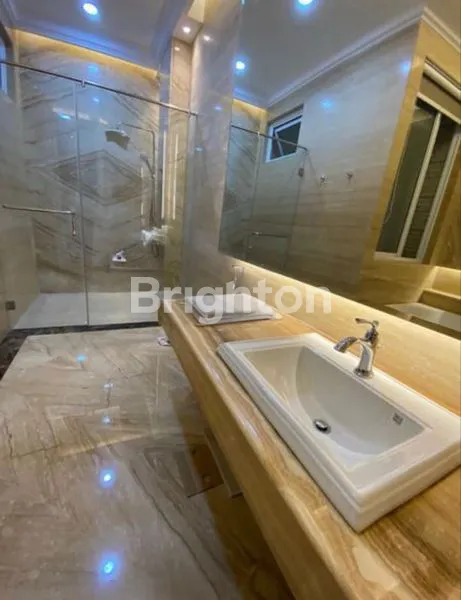 image RUMAH MEWAH BANGUNAN BARU 2.5 LANTAI PONDOK INDAH AMAN NYAMAN SIAP HUNI STRATEGIS (7)