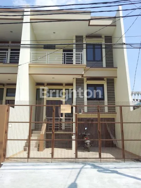image RUMAH SIAP HUNI , ROW JALAN LEBAR DI DURI MAS. JAKARTA BARAT (1)