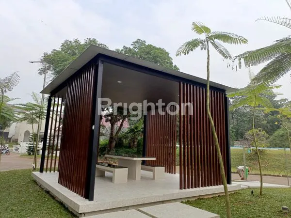 image RUMAH MEWAH 2 LANTAI – SIAP HUNI, LENGKAP DENGAN KOLAM RENANG PRIBADI! (8)