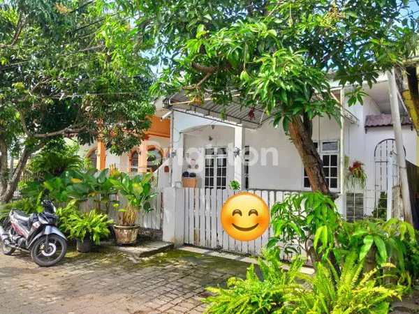 image RUMAH 2 LANTAI BERGAYA TROPIS DI MEDAN JOHOR (1)