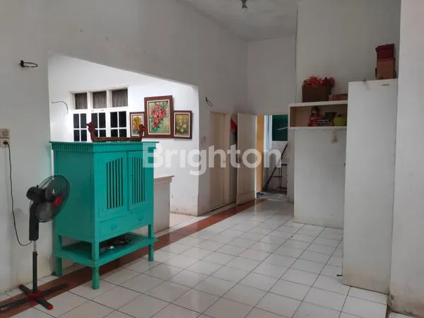 image RUMAH 2 LANTAI BERGAYA TROPIS DI MEDAN JOHOR (5)