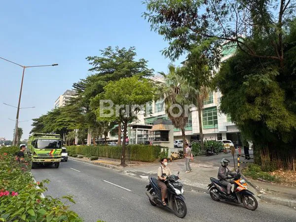 image TANAH LUAS 12.637 SQM BERLOKASI DI KEMAYORAN JAKARTA UTARA. LOKASI SANGAT STRATEGIS DIAPIT OLEH 2 JALAN UTAMA YAKNI JALAN GRIYA UTAMA DAN JALAN TREMBESI. (6)