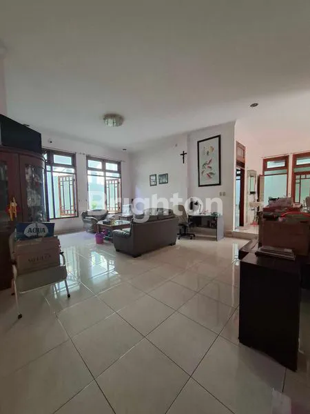 image SOLO KRATONAN RUMAH ISTIMEWA LUAS DAN AKSES TENGAH KOTA (1)