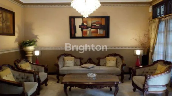 image RUMAH DIJUAL DI KELAPA GADING – FULL FURNISH, MEWAH GAYA LAMA & TERAWAT! (2)