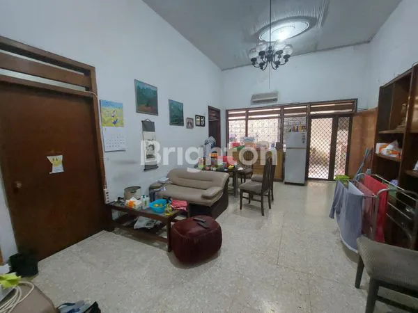 image RUMAH SHM,  2 LANTAI  DEKAT PUSAT KOTA, AREA MERAPI PETEMON SURABAYA PUSAT (5)