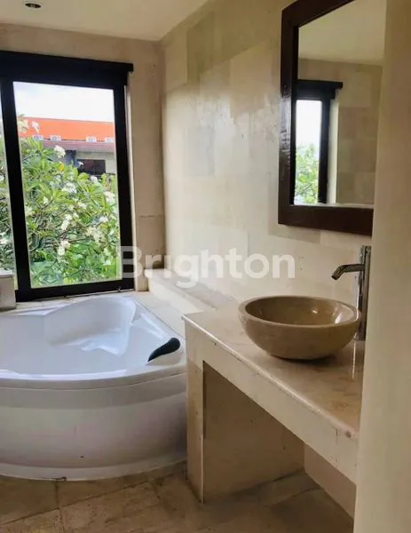 image DIJUAL RUMAH MEWAH MANGGA CANGGU  (8)