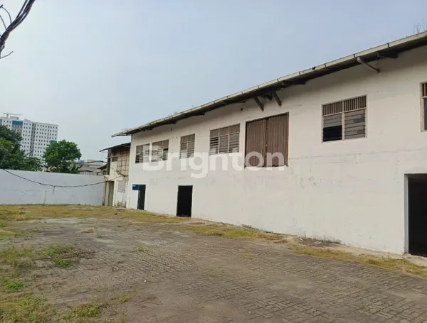 image GUDANG PABRIK PINGGIR JALAN RAYA LINGKAR LUAR DURI KOSAMBI JAKARTA BARAT (3)