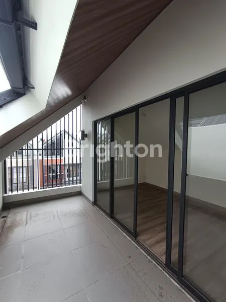 image RUMAH BARU GADING SERPONG 3 LANTAI ATTIC (7)