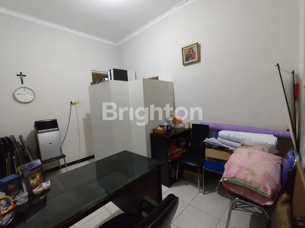 image RUMAH (EKS KANTOR) LOKASI STRATEGIS PERUM MUTIARA REGENCY DEKAT LIPPO PLAZA SUN CITY KAHURIPAN NIRWANA TRANSMART GOR TOL SIDOARJO  (5)