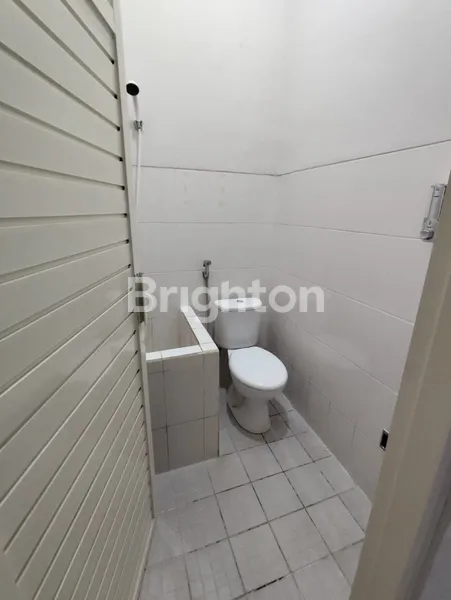 image RUMAH (EKS KANTOR) LOKASI STRATEGIS PERUM MUTIARA REGENCY DEKAT LIPPO PLAZA SUN CITY KAHURIPAN NIRWANA TRANSMART GOR TOL SIDOARJO  (8)