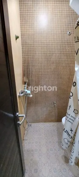 image HUNIAN DENGAN KONDISI BAIK DI RAFFLES HILLS BEKASI CIBUBUR DENGAN KONSEP PERUMAHAN YANG AMAN NYAMAN SERTA ASRI (7)