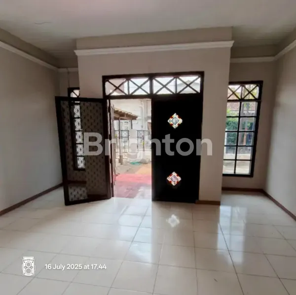 image RUMAH RUNGKUT TERAWAT ADA SISA LAHAN LOKASI STRATEGIS DEKAT UPN (2)