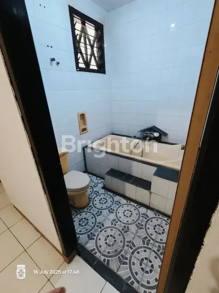 image RUMAH RUNGKUT TERAWAT ADA SISA LAHAN LOKASI STRATEGIS DEKAT UPN (8)