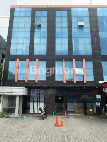 RUKO GANDENG 4 1/2 LT STRATEGIS PINGGIR JALAN PANJANG KEBON JERUK JAKARTA BARAT