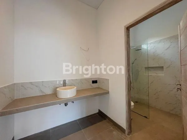 image DI SEWAKAN UMALAS – VILLA 2 KAMAR TIDUR HANYA 1 MENIT JALAN KAKI KE 7AM CAFé  (4)