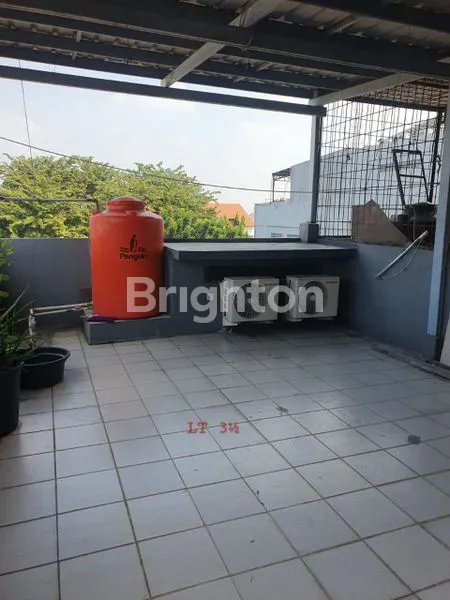 image RUMAH 3,5 LANTAI DI KAVLING POLRI JELAMBAR SIAP HUNI DI LOKASI STRATEGIS – LUAS, NYAMAN, DAN PUNYA ROOFTOP! (7)