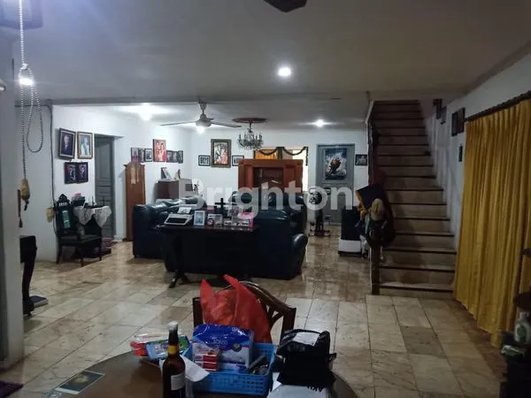 image RUMAH MEWAH 2 LANTAI 680M2 DEKAT UIN CIPUTAT, SIAP HUNI (3)