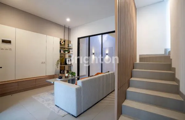 image RUMAH MEWAH 2 LANTAI DEKAT MRT & TOL PONDOK CABE, SIAP KPR (4)