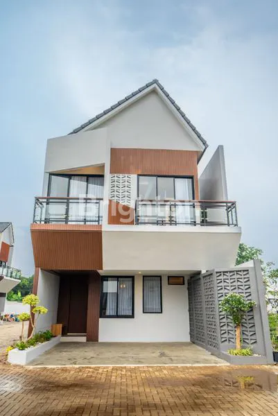 image RUMAH MEWAH 2 LANTAI DEKAT MRT & TOL PONDOK CABE, SIAP KPR (1)