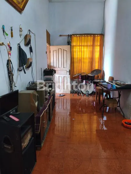 image RUMAH BAGUS SIAP HUNI DENGAN LUAS 300M2 (4)