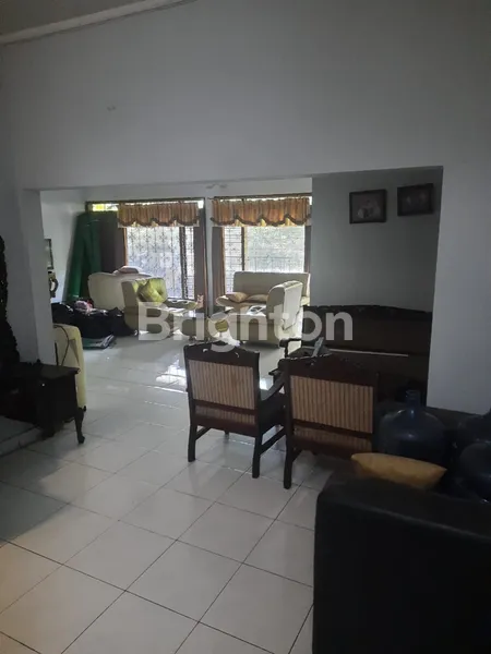 RUMAH USAHA KOMERSIAL AREA DI RAYA KERTAJAYA - SURABAYA