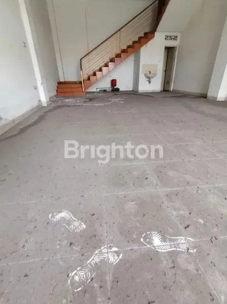 image JUAL CEPAT RUKO GANDENG 3.5 LANTAI - KALIBARU SENEN (3)