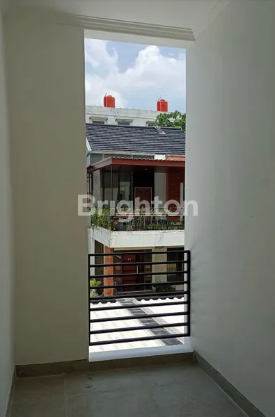 image RUMAH 2 LANTAI SIAP HUNI LIMITED STOCK DI JAGAKARSA  (8)