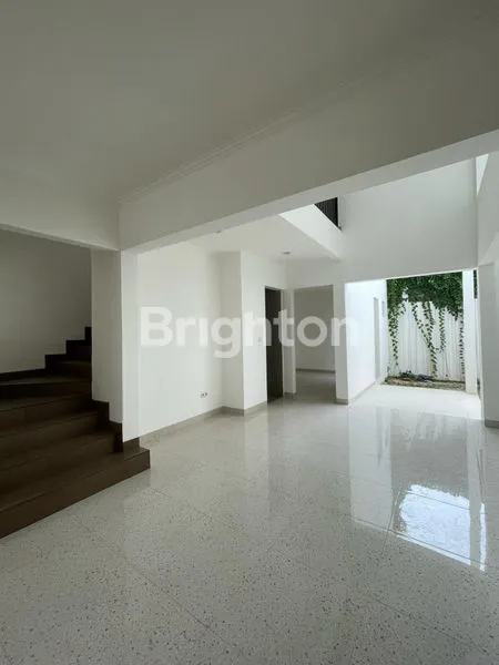 image RUMAH 2 LANTAI SIAP HUNI LIMITED STOCK DI JAGAKARSA  (6)