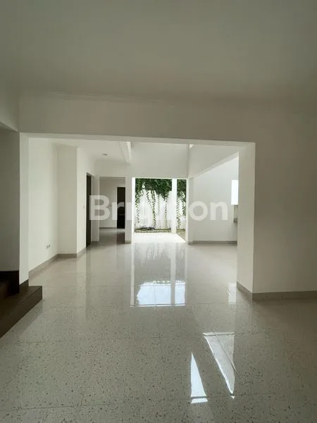 image RUMAH 2 LANTAI SIAP HUNI LIMITED STOCK DI JAGAKARSA  (2)