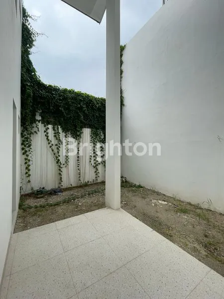 image RUMAH 2 LANTAI SIAP HUNI LIMITED STOCK DI JAGAKARSA  (7)