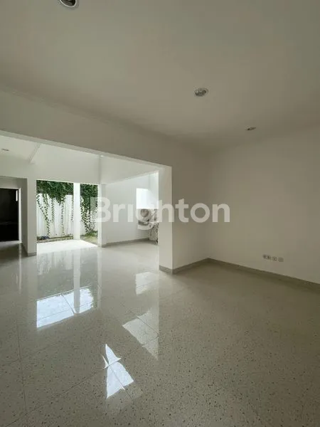 image RUMAH 2 LANTAI SIAP HUNI LIMITED STOCK DI JAGAKARSA  (4)