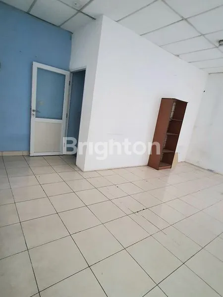 image RUKO STRATEGIS DI PASAR MODERN PARAMOUNT, SIAP USAHA (4)