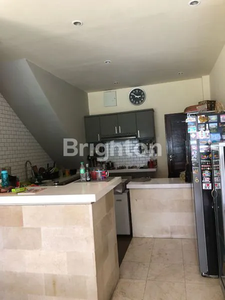 image RUMAH TINGGAL SEMI VILLA 2LT DENGAN PRIVATE POOL DAN FURNISHED DIAREA PADONAN CANGGU  (8)