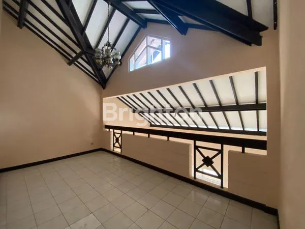 image RUMAH CANTIK 2 LANTAI DI JL.KERINCI, KEBAYORAN BARU SIAP HUNI (4)