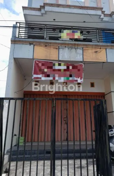 image SOLO BARU, SUKOHARJO, RUKO 2,5 LANTAI, LOKASI RAMAI PINGGIR JALAN RAYA, HANYA 4 MENIT KE RUMAH SAKIT INDRIYATI, COCOK UNTUK PERKANTORAN, HARGA MASIH NEGO (1)