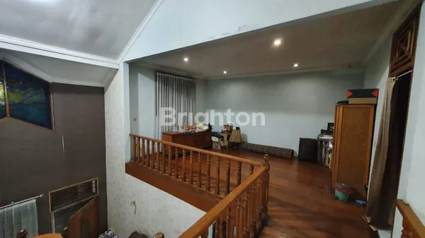 image RUMAH SEMI FURNISH DENGAN MOTIF KAYU JATI DI PONDOK DUTA CIMANGGIS (5)