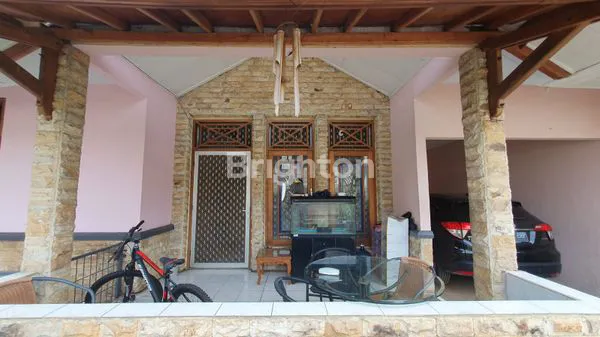 image RUMAH SEMI FURNISH DENGAN MOTIF KAYU JATI DI PONDOK DUTA CIMANGGIS (3)