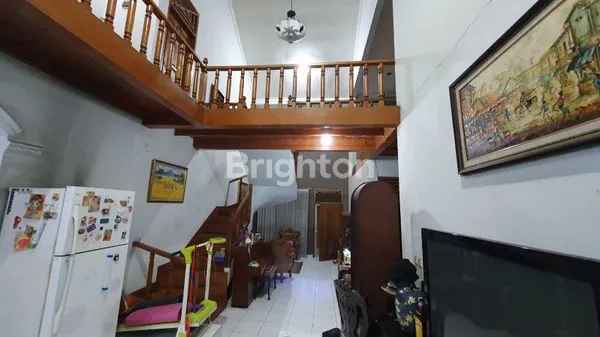 image RUMAH SEMI FURNISH DENGAN MOTIF KAYU JATI DI PONDOK DUTA CIMANGGIS (4)