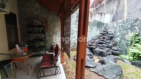 image RUMAH SEMI FURNISH DENGAN MOTIF KAYU JATI DI PONDOK DUTA CIMANGGIS (7)