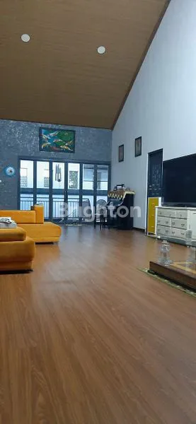 image RUMAH MEWAH DAN STRATEGIS DI RAYA DELTASARI WARU SIDOARJO (6)