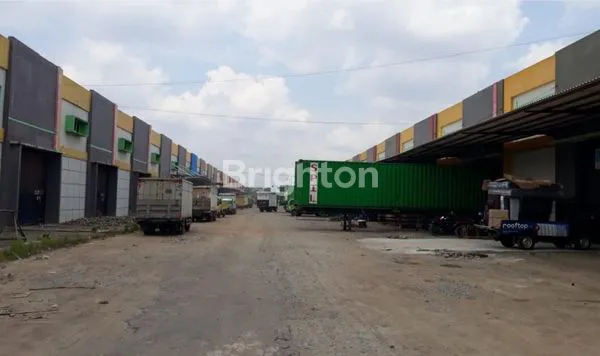 GUDANG MODERN 672M² SEMI-FURNISHED DI KAWASAN STRATEGIS TRANS KALIMANTAN