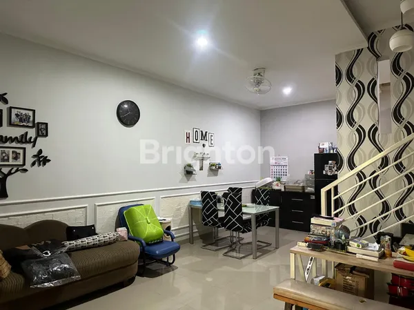 image RUMAH 2.5 LANTAI DI PAKUWON CITY TAMAN MUTIARA LAGUNA SURABAYA (3)
