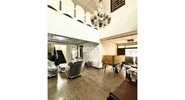 image RUMAH COCOK UNTUK BISNIS LOKASI STRATEGIS TEBET (1)