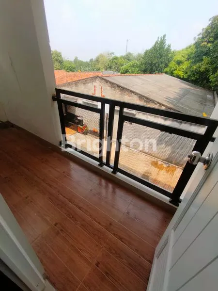 image RUMAH BARU 2 LANTAI 3 KAMAR TIDUR SHM DI JATISAMPURNA BEKASI (5)