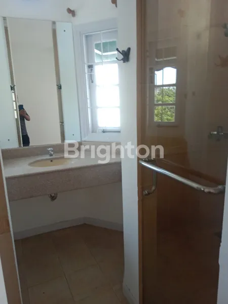 image RUMAH SECOND SIDOSERMO BISA UNTUK USAHA STRATEGIS DEKAT KE TENGAH KOTA  (3)